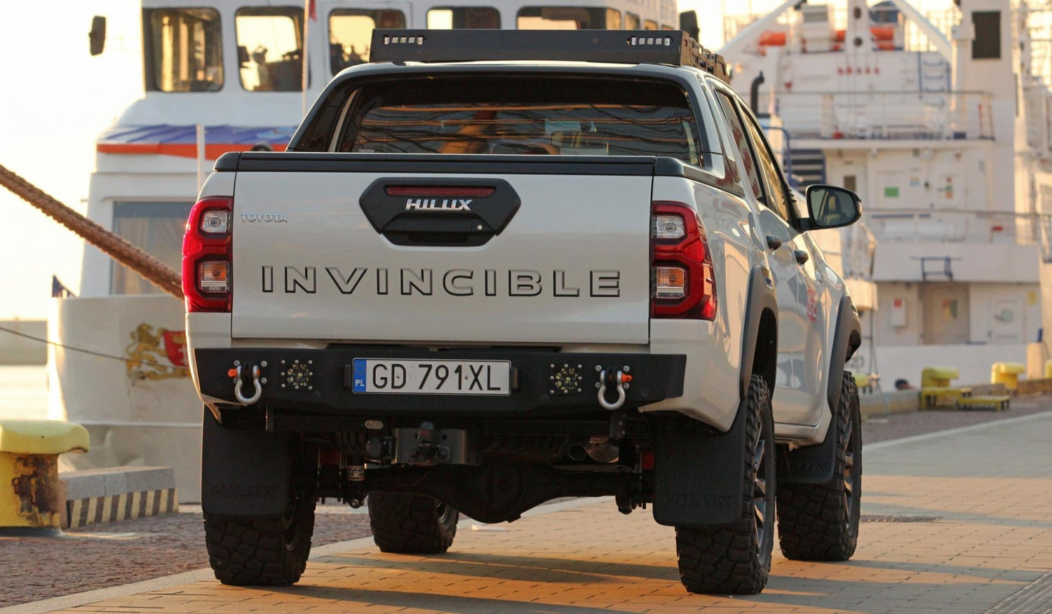 Stahl-Heckstoßstange Toyota Hilux 8 Revo