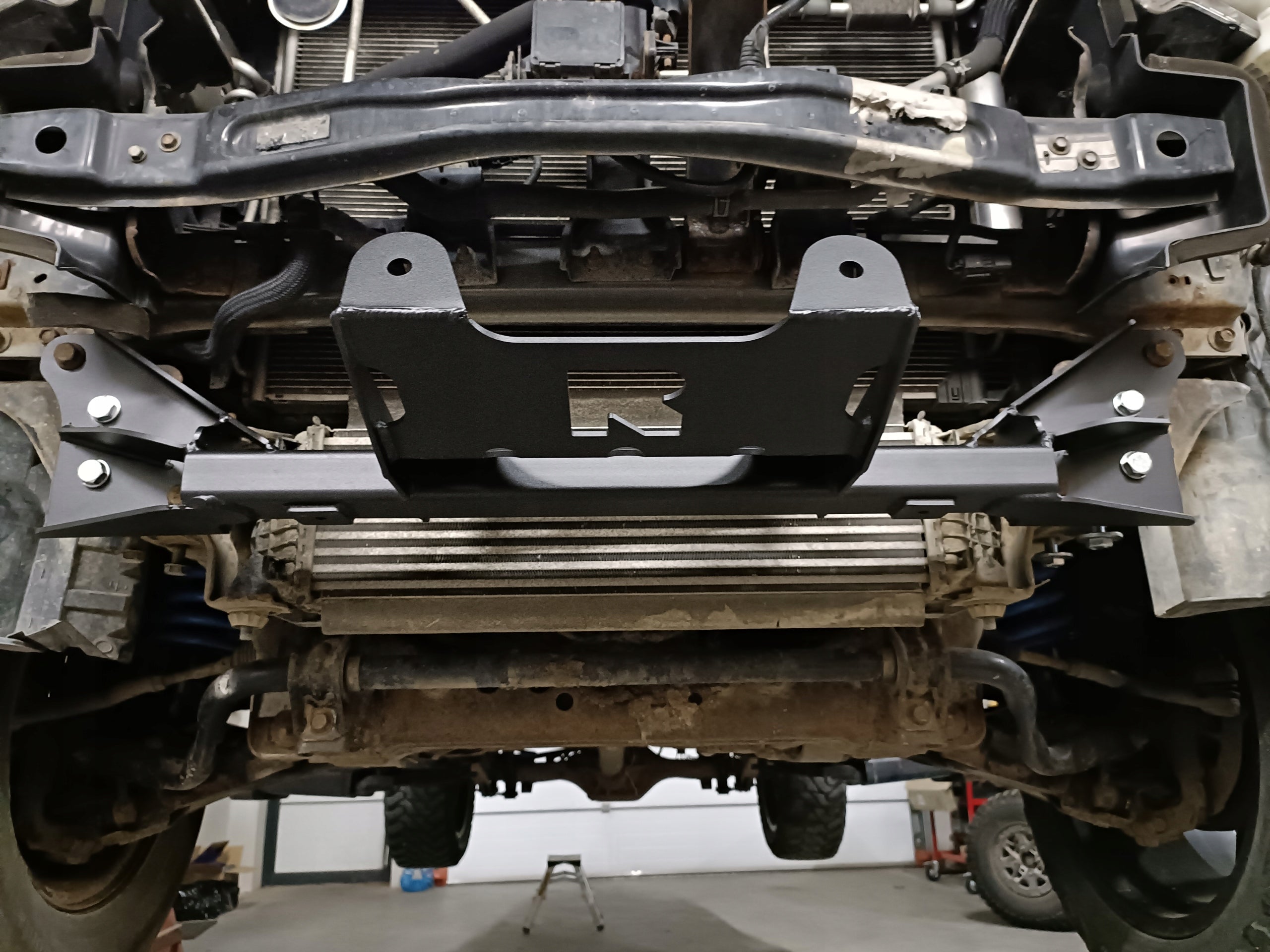 Placa de montaje para cabrestante Nissan Navara D23