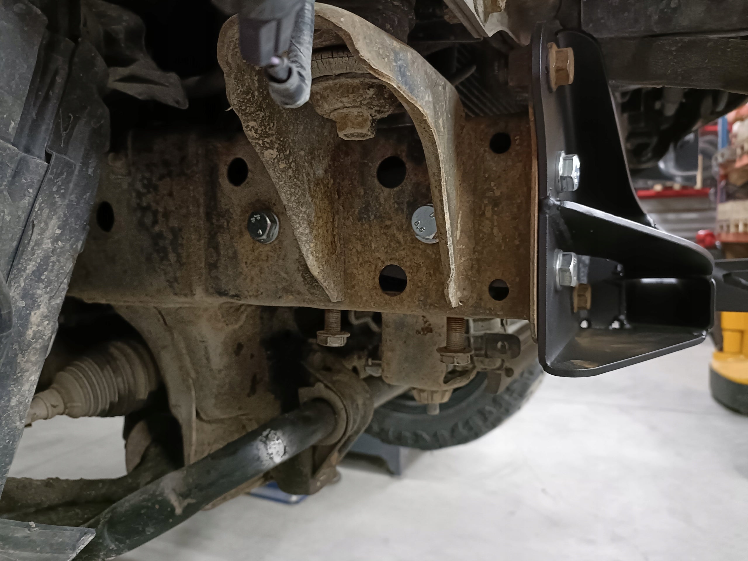 Placa de montaje para cabrestante Nissan Navara D23
