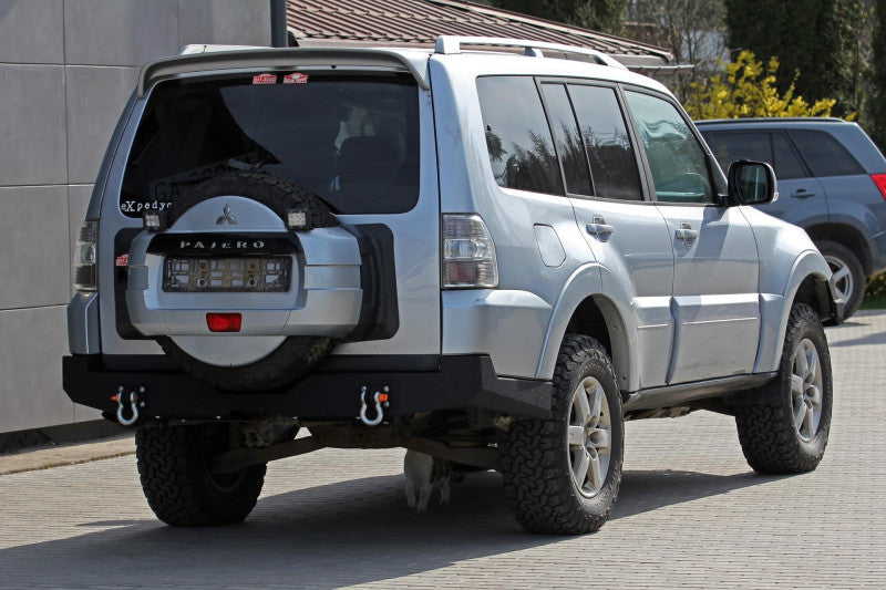 Stahl-Heckstoßstange Mitsubishi Pajero 4 V80 lang