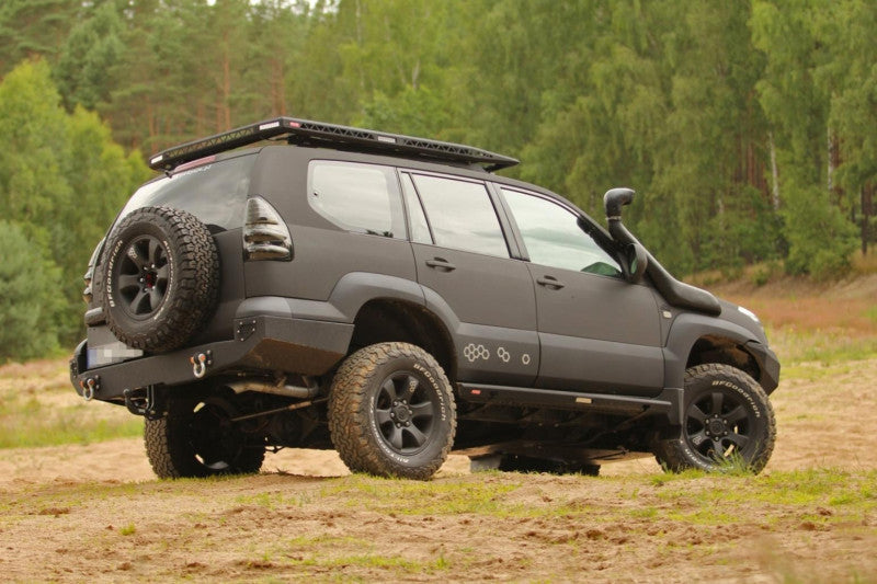Stahl-Heckstoßstange Toyota Land Cruiser J120 J125 kurz – Heckansicht
