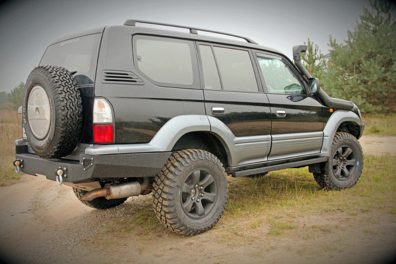 Stahl-Heckstoßstange Toyota Land Cruiser J90 – Befestigungsdetail